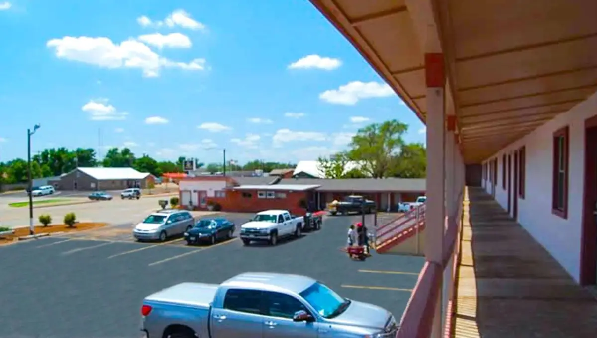 American Inn & Suites Childress 4