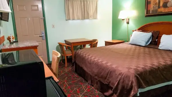 American Inn & Suites Childress 6